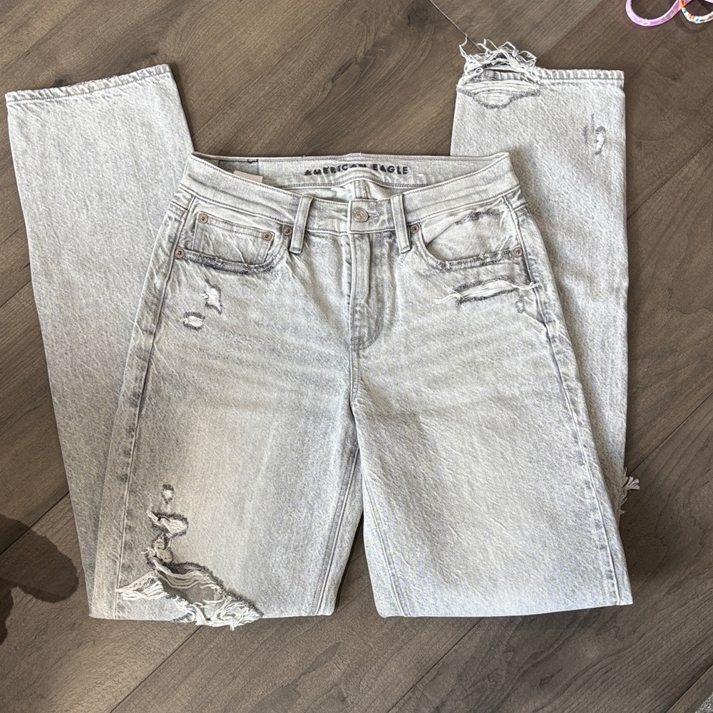 American Eagle Outfitters Women's Light Gray Distressed Jeans